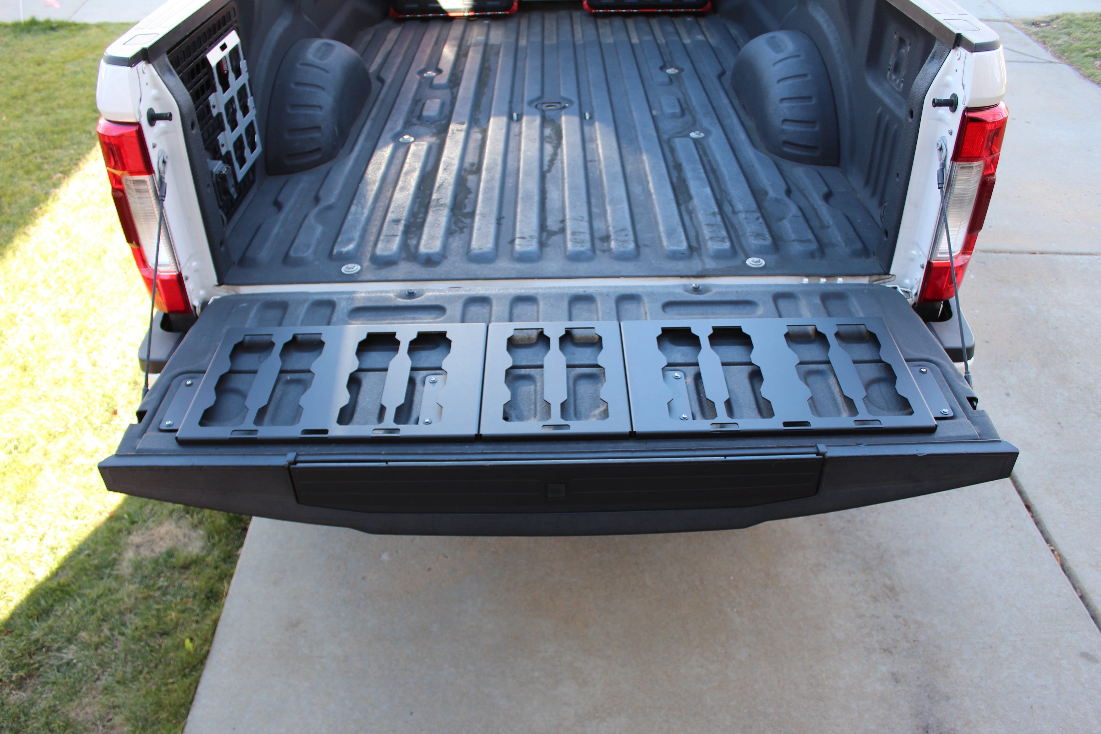 Integral Tailgate Plate - Super Duty (2017-2022) - Compatible with Milwaukee Tool Packout Organizers