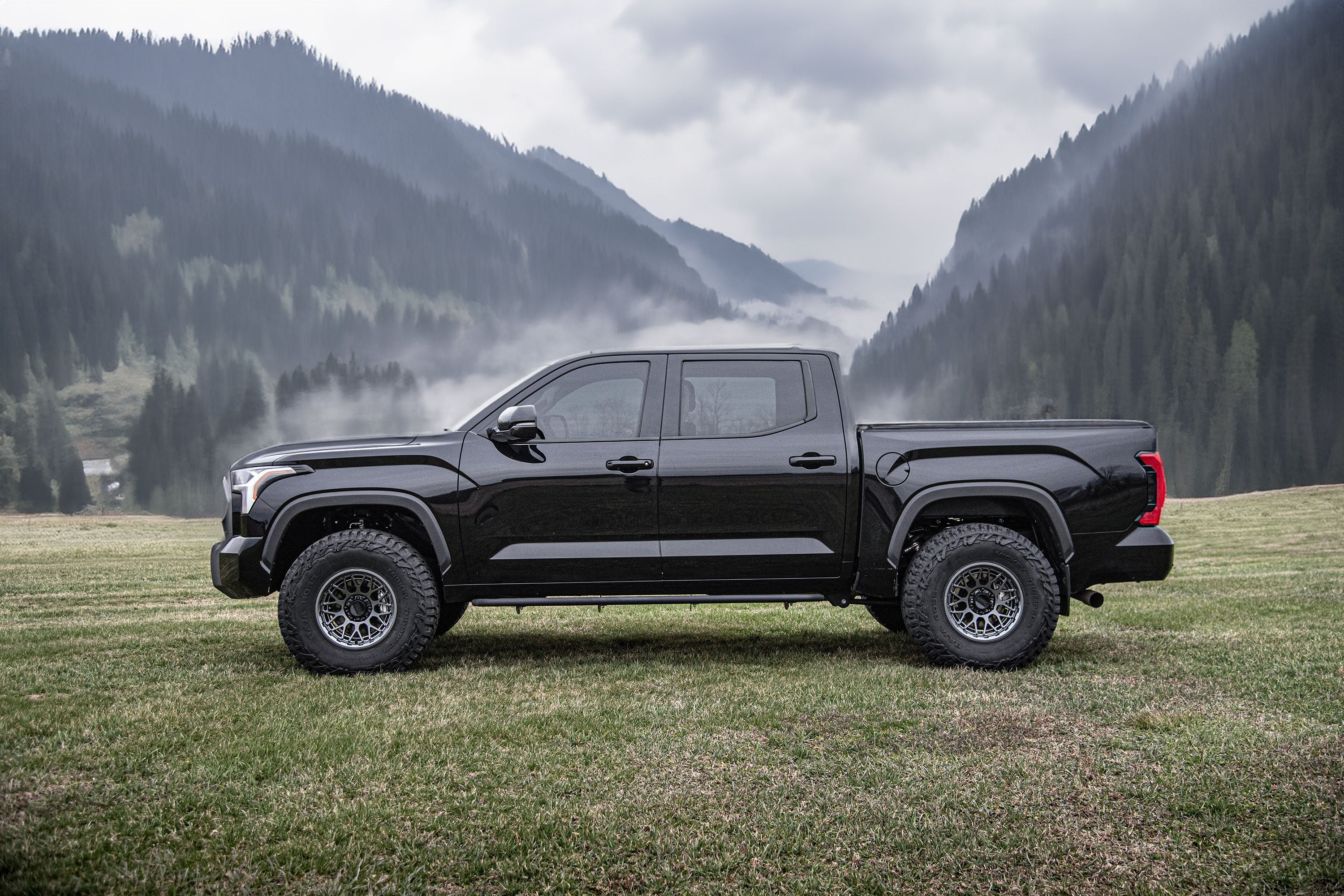 2.25 Inch Lift Kit | FOX 3.0 Internal Bypass Factory Race Series | Toyota Tundra  (22-25) 4WD