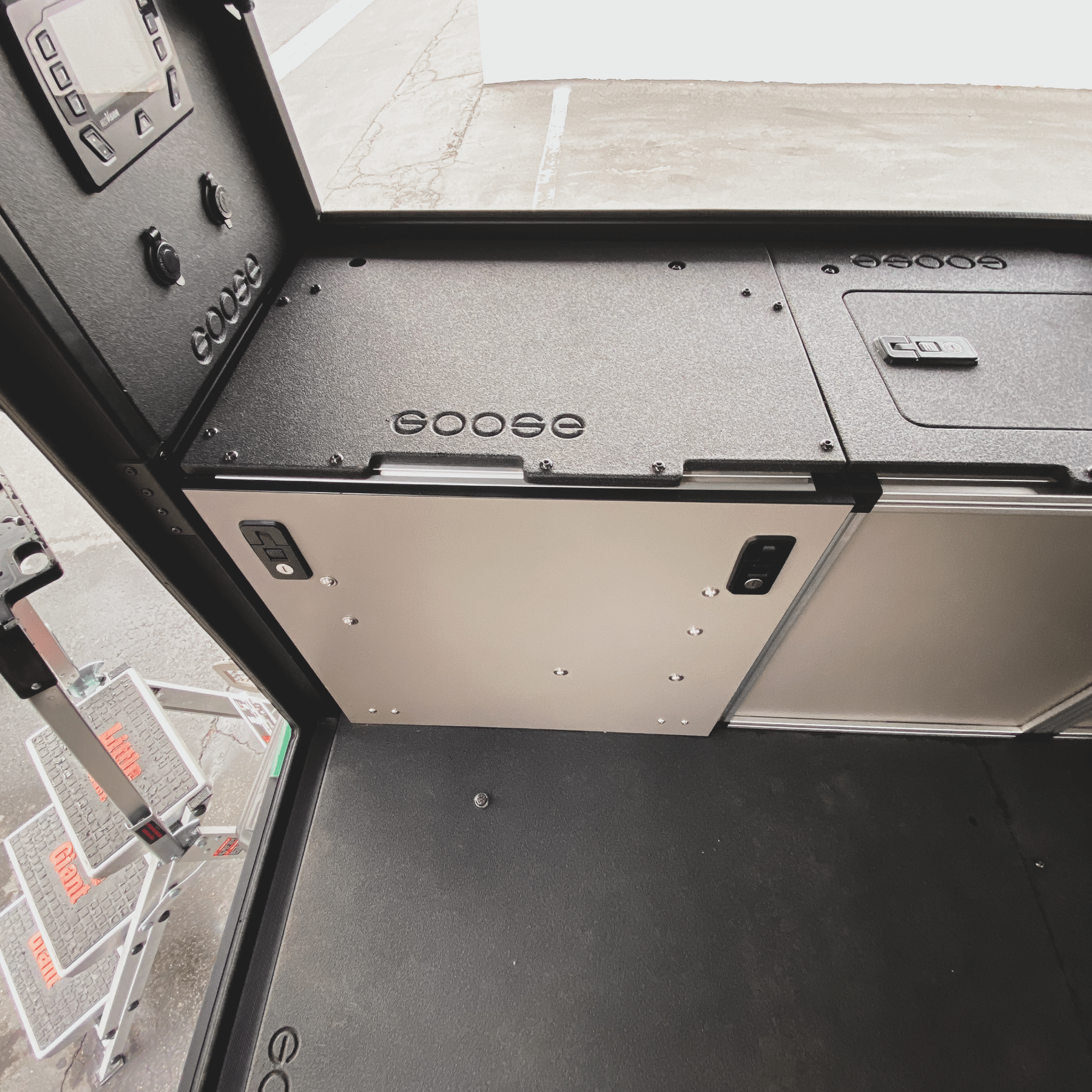 Alu-Cab Canopy eCampr V2 - Ford Ranger 2019-2023 4th Gen. - Rear Power Management Module - 5' Bed
