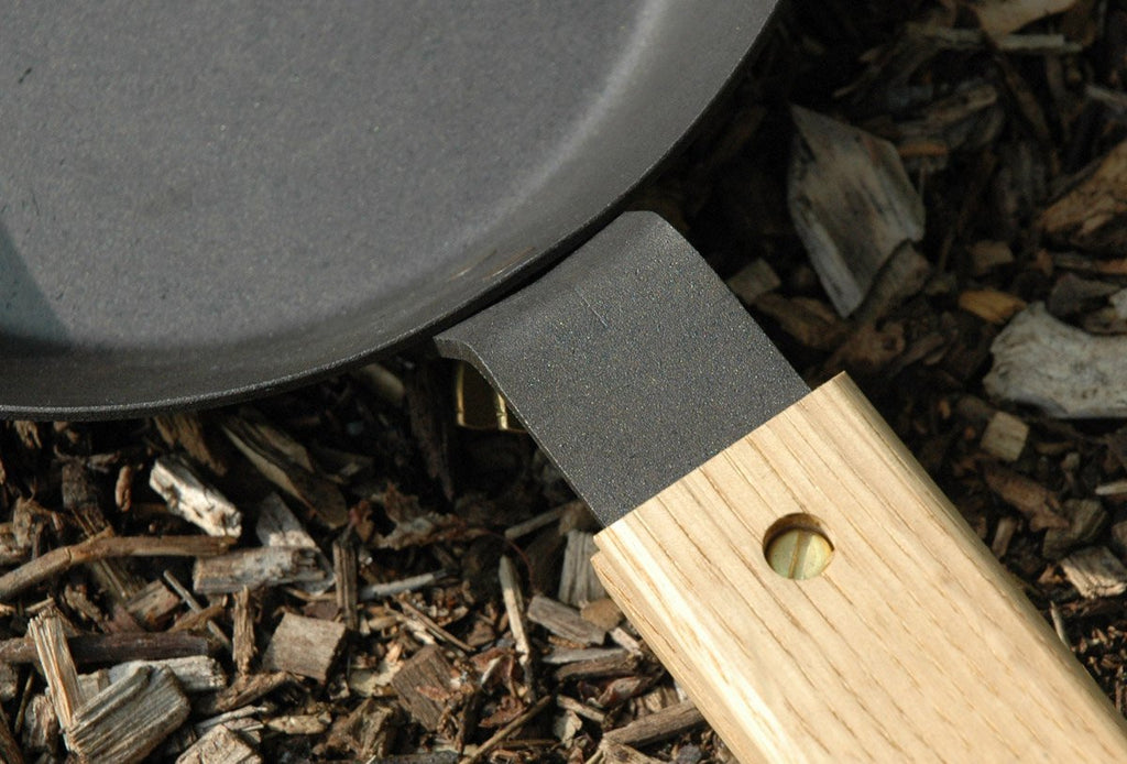 Shropshire Made 8” Iron Pan with Satchel - Netherton Foundry