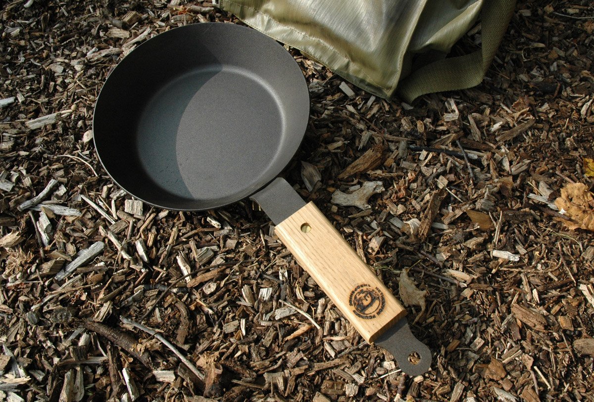 Shropshire Made 8” Iron Pan with Satchel - Netherton Foundry