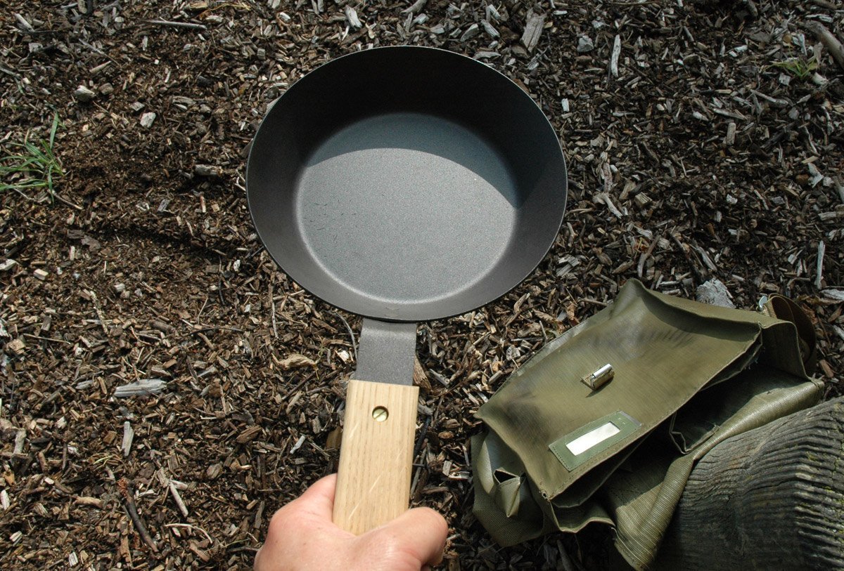 Shropshire Made 8” Iron Pan with Satchel - Netherton Foundry