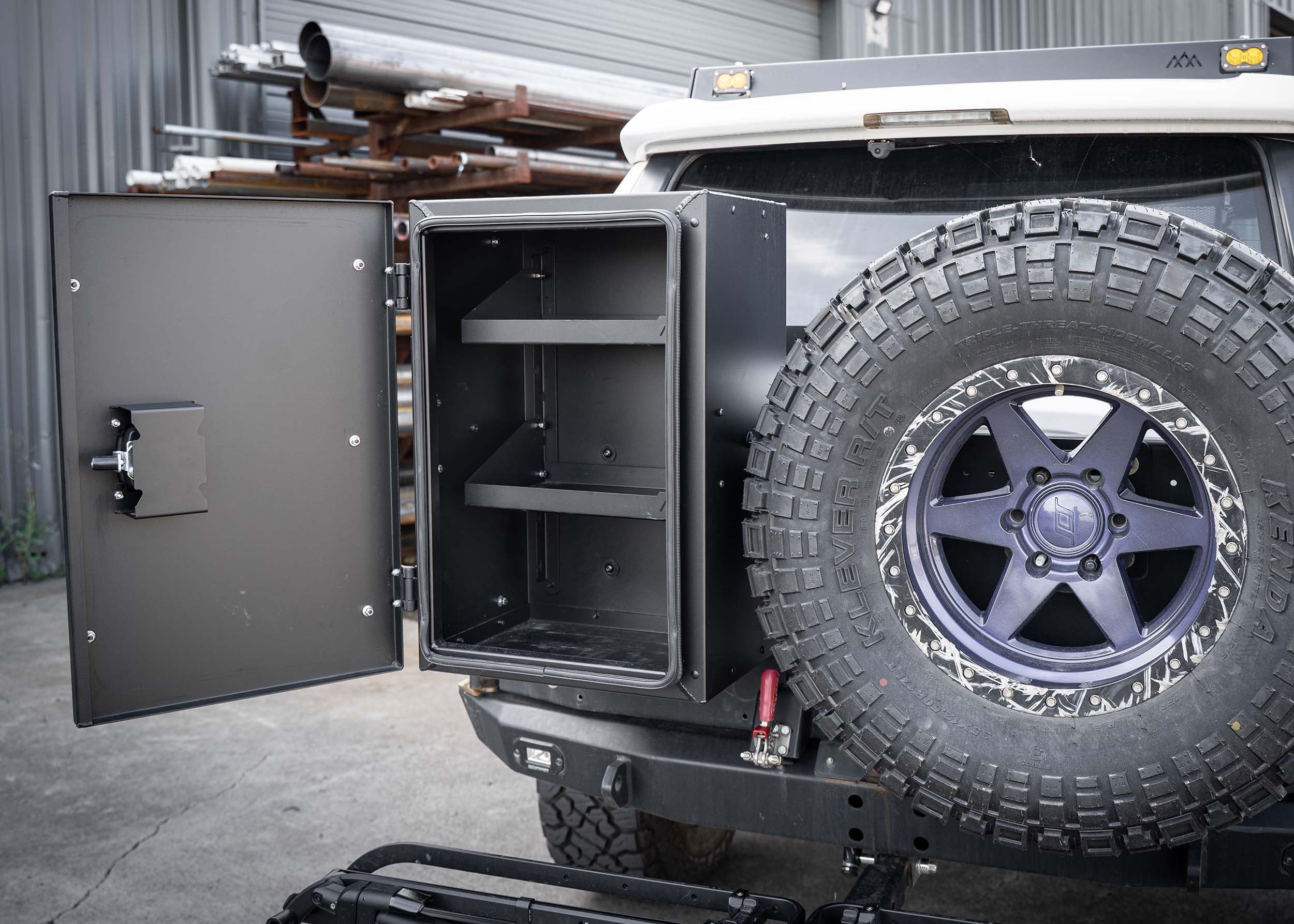 Universal Overland Storage Box (19x28x15)