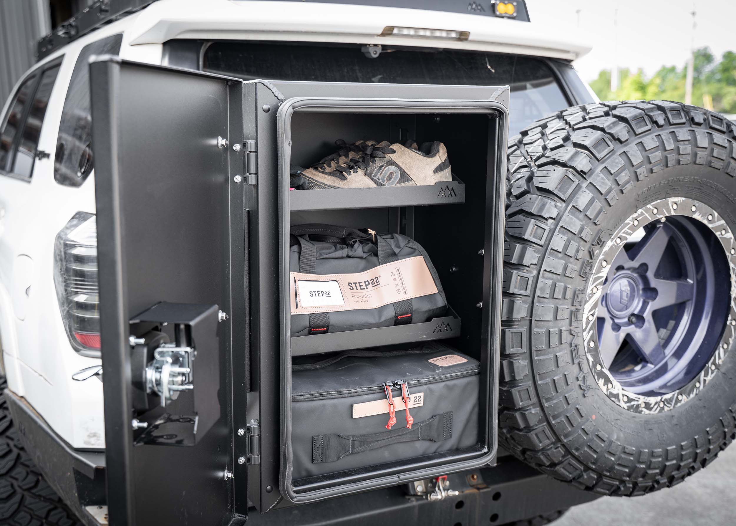 Universal Overland Storage Box (19x28x15)